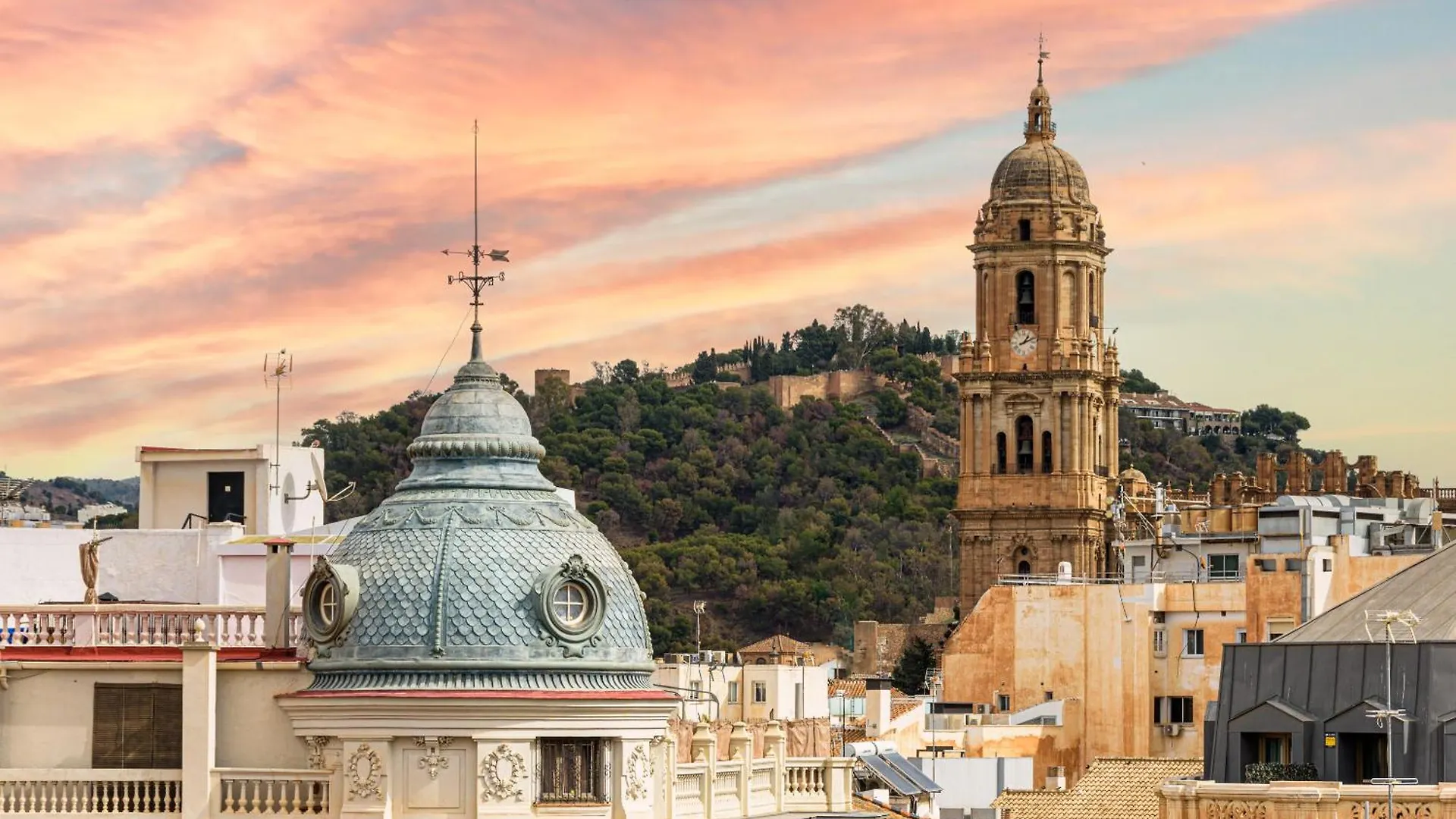 City Center Penthouse & Parking Malaga